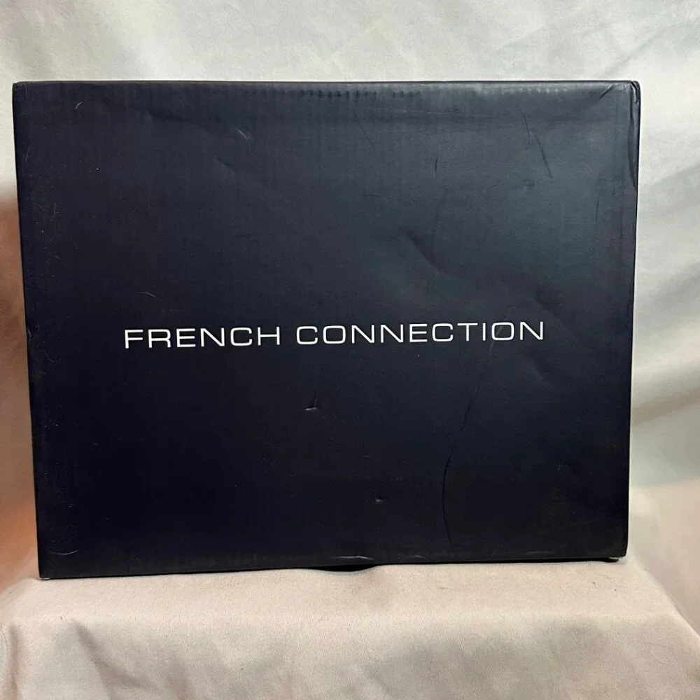 NIB |French Connection | Taryn platform sandals in black velvet